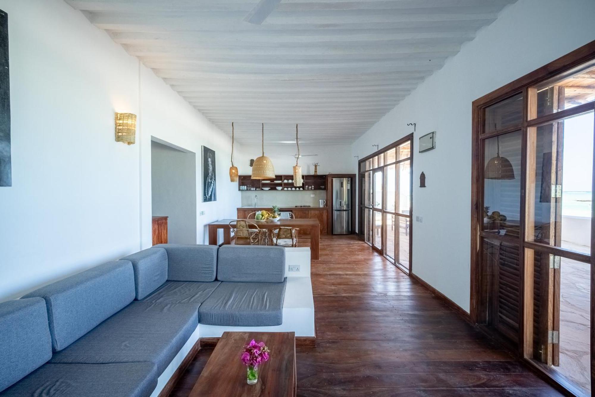 Beachfront Turtle House Zanzibarhouses Вілла Ківенґва