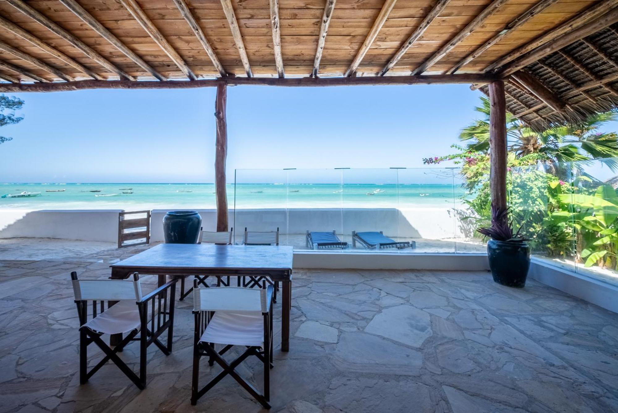 Beachfront Turtle House Zanzibarhouses Вілла