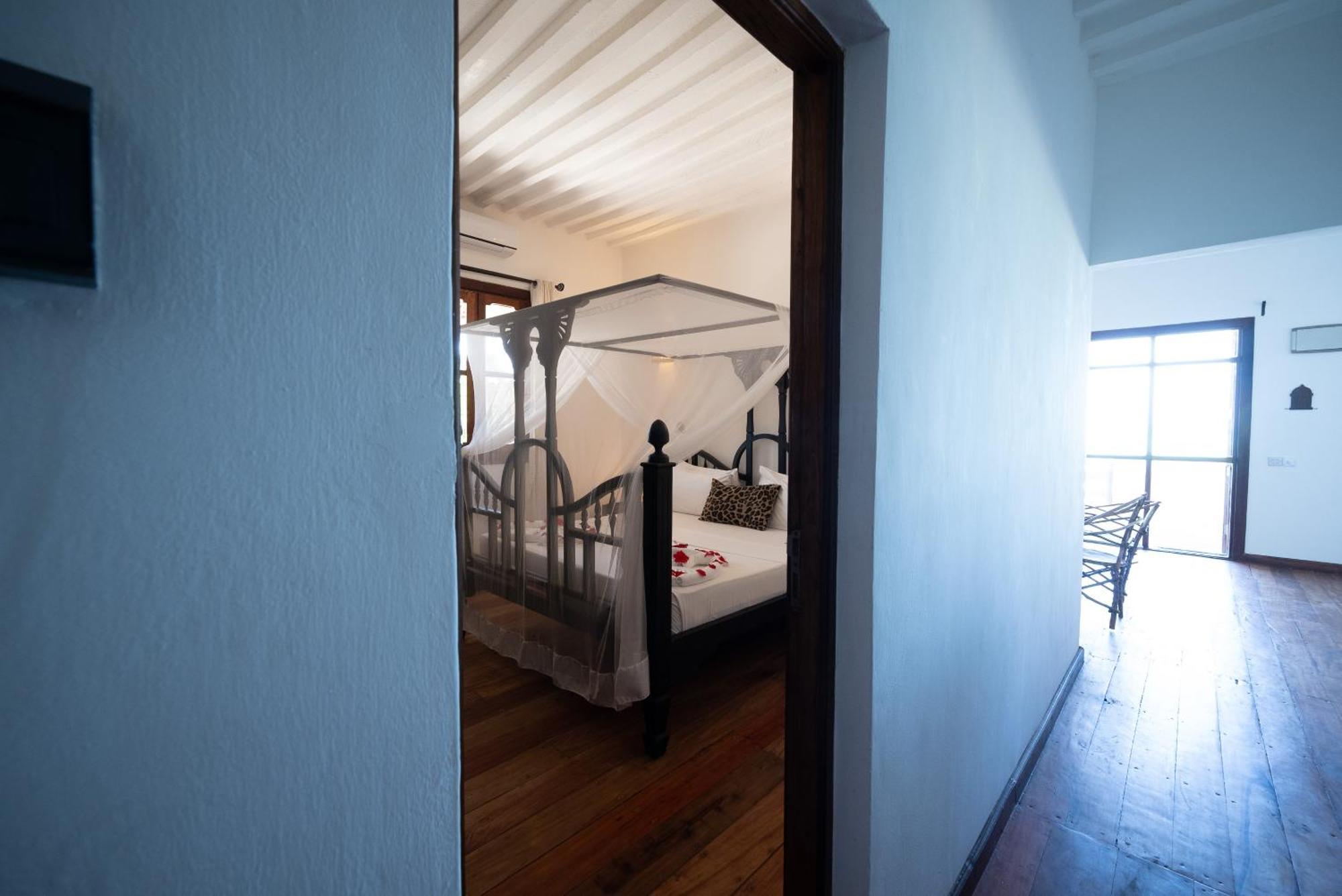 Beachfront Turtle House Zanzibarhouses Ківенґва