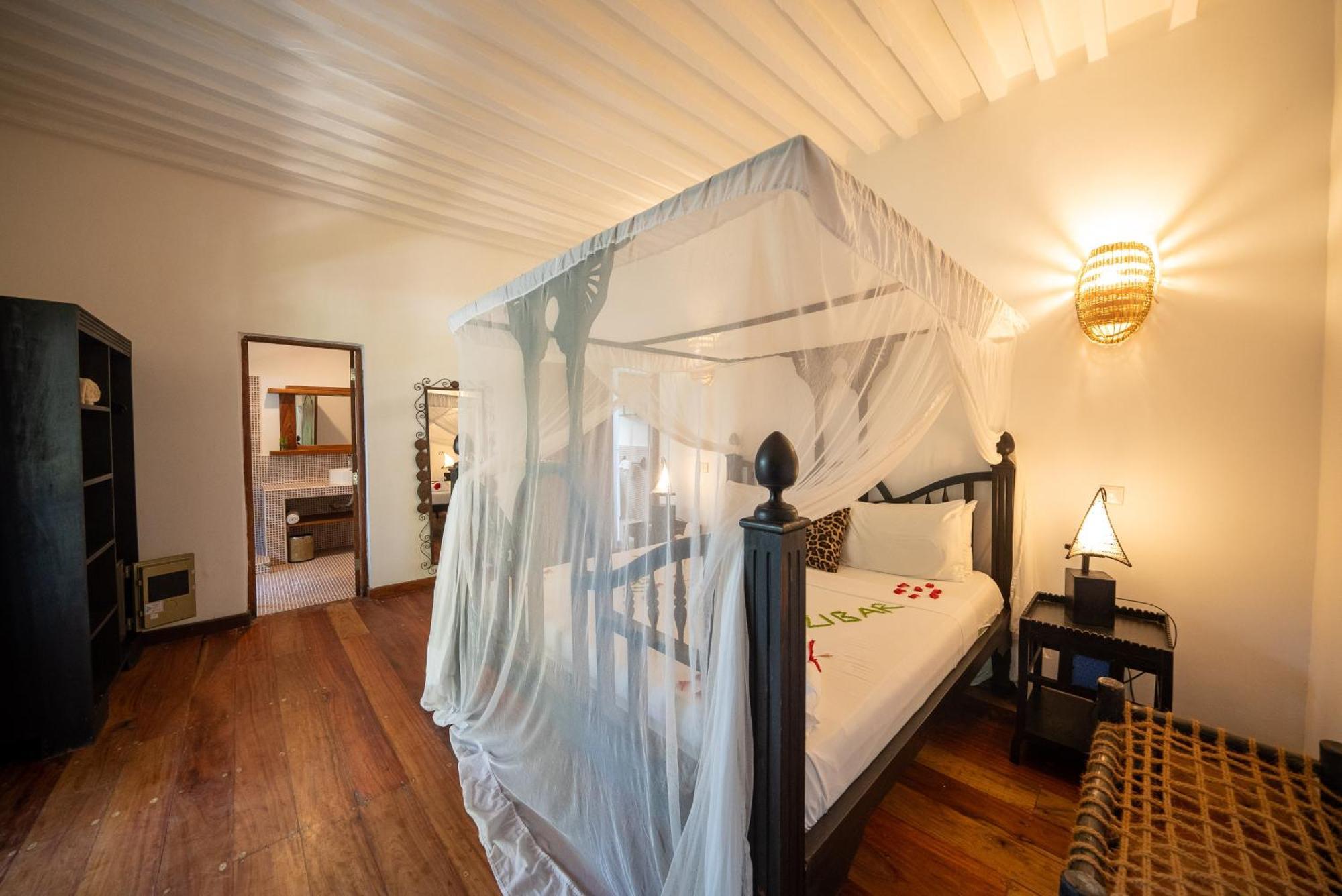 Вілла Beachfront Turtle House Zanzibarhouses Ківенґва