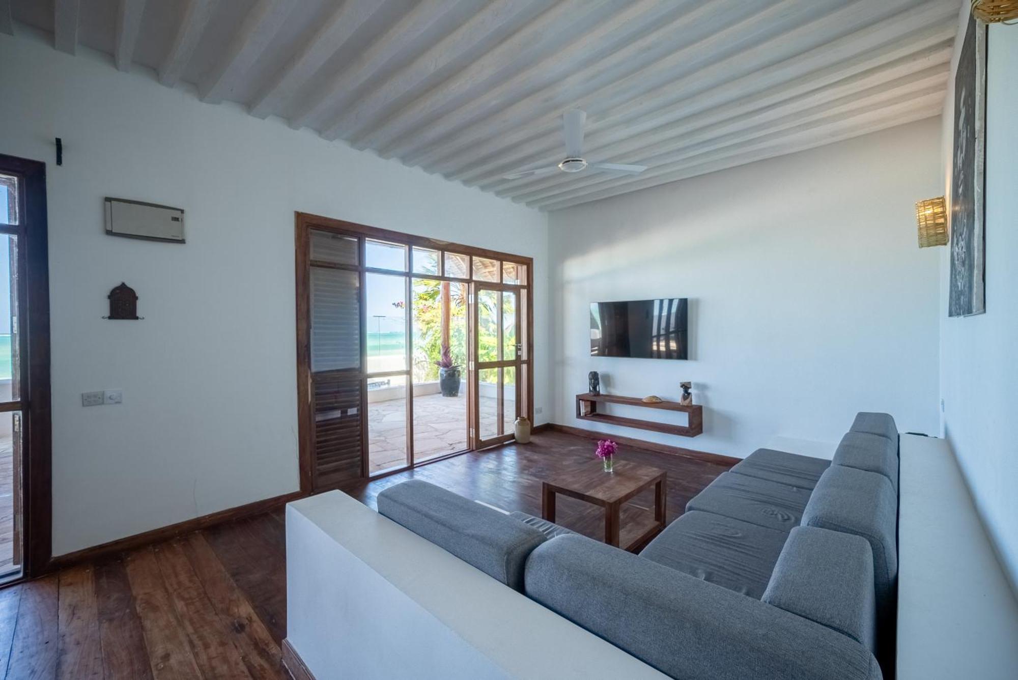 Вілла Beachfront Turtle House Zanzibarhouses Ківенґва
